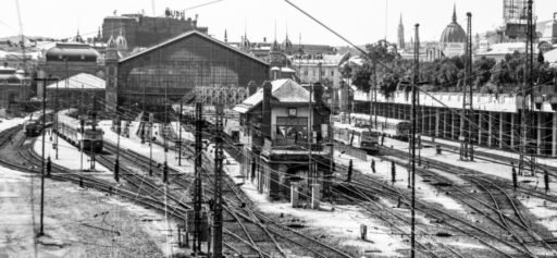 history-img2 history-img2